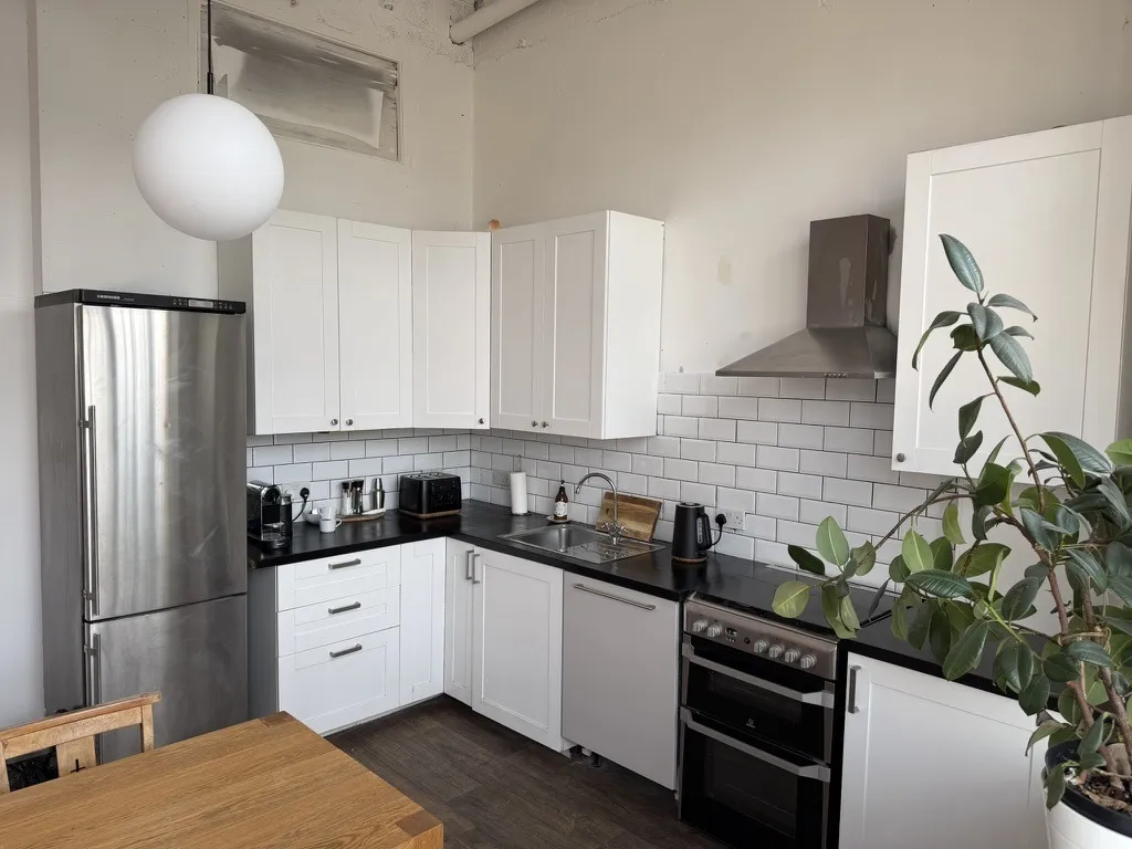 The shared kitchen at Hone Tottenham